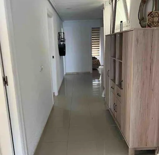 Lägenhet Ruim Aan Het Met 4 Slaapkamers Torrevieja