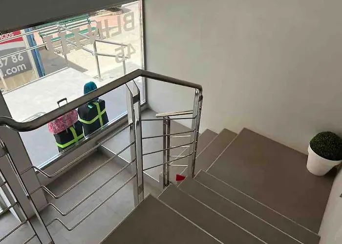 Ruim Aan Het Met 4 Slaapkamers Lägenhet Torrevieja