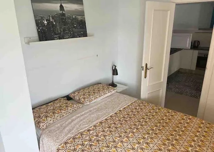 Ruim Aan Het Met 4 Slaapkamers Lägenhet *