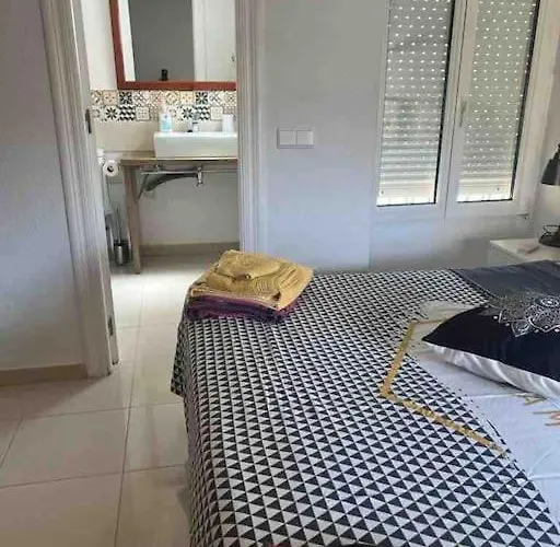 Ruim Aan Het Met 4 Slaapkamers Lägenhet