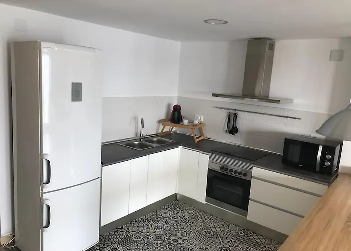 Ruim Aan Het Met 4 Slaapkamers Lägenhet *