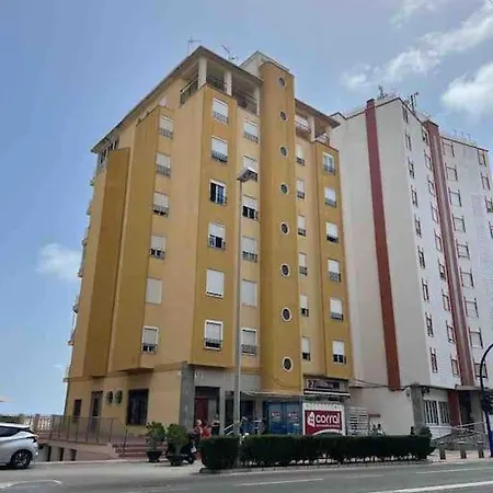 Апартаменты Ruim Aan Het Met 4 Slaapkamers Торевьиа