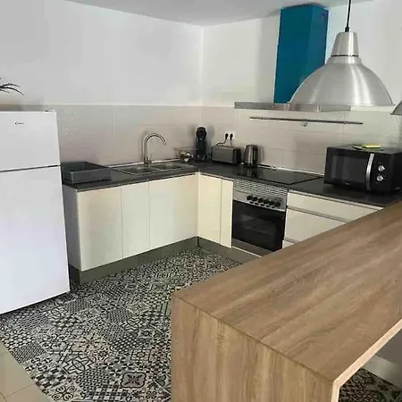 Lägenhet Ruim Aan Het Met 4 Slaapkamers Torrevieja