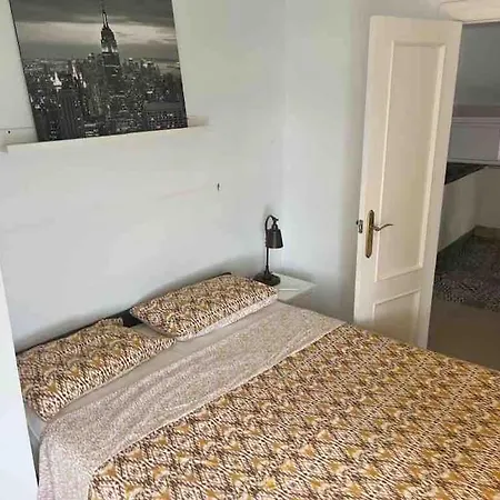 Ruim Aan Het Met 4 Slaapkamers Lägenhet *