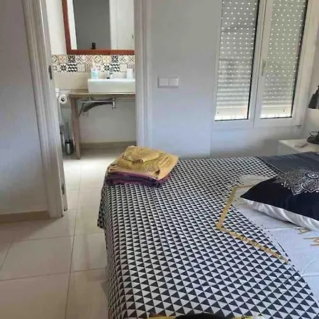 Ruim Aan Het Met 4 Slaapkamers Lägenhet