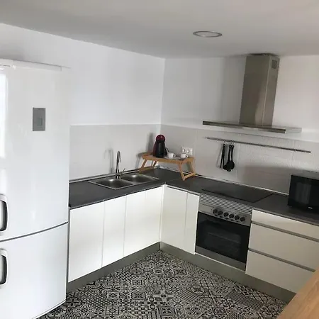 Ruim Aan Het Met 4 Slaapkamers Lägenhet *