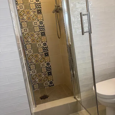 Ruim Aan Het Met 4 Slaapkamers Lägenhet