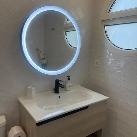 Lejlighed Ruim Aan Het Met 4 Slaapkamers *