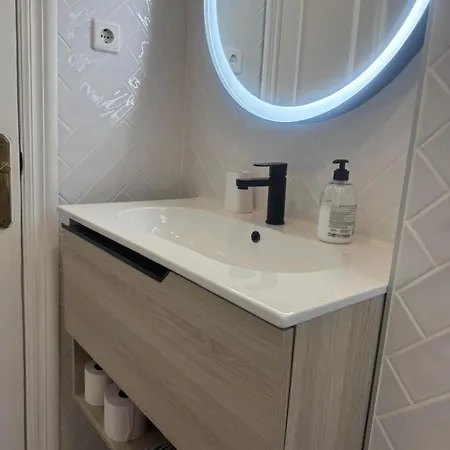Ruim Aan Het Met 4 Slaapkamers Апартаменты Торевьиа