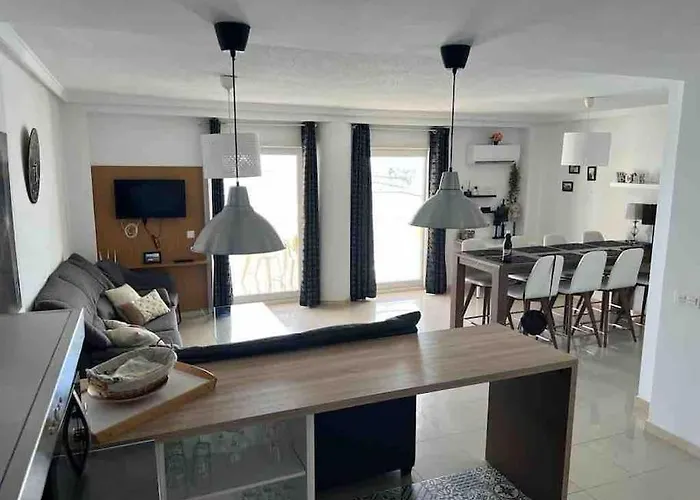 Ruim Aan Het Met 4 Slaapkamers *