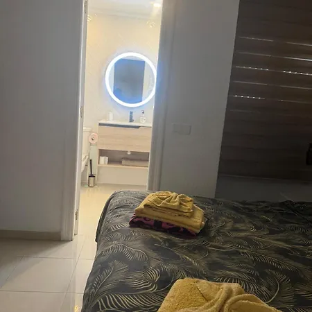 Διαμέρισμα Ruim Aan Het Met 4 Slaapkamers Τορεβιέχα